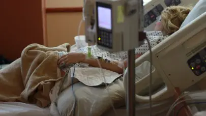 hospital patient laying in bed. Individuals in this situation should understand the patient bill of rights and how it affects them.